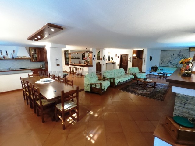 VILLA  - AMPIE METRATURE - PARCO PRIVATO 