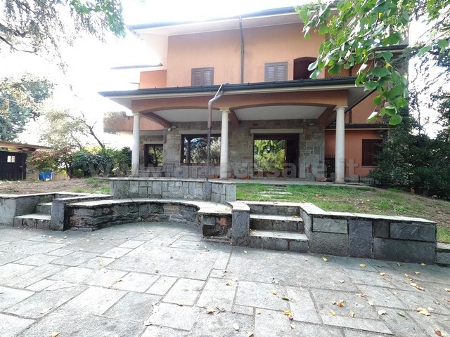 VILLA  - AMPIE METRATURE - PARCO PRIVATO 