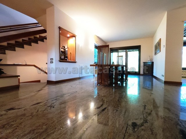 VILLA  - AMPIE METRATURE - PARCO PRIVATO 
