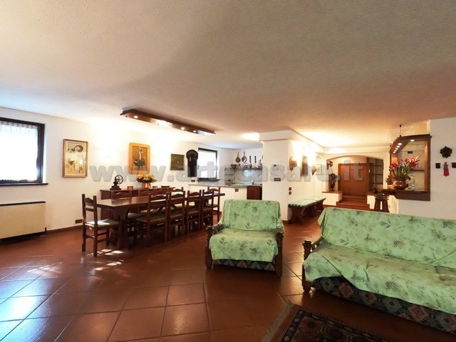 VILLA  - AMPIE METRATURE - PARCO PRIVATO 