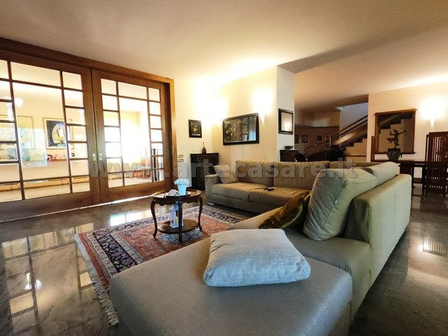 VILLA  - AMPIE METRATURE - PARCO PRIVATO 