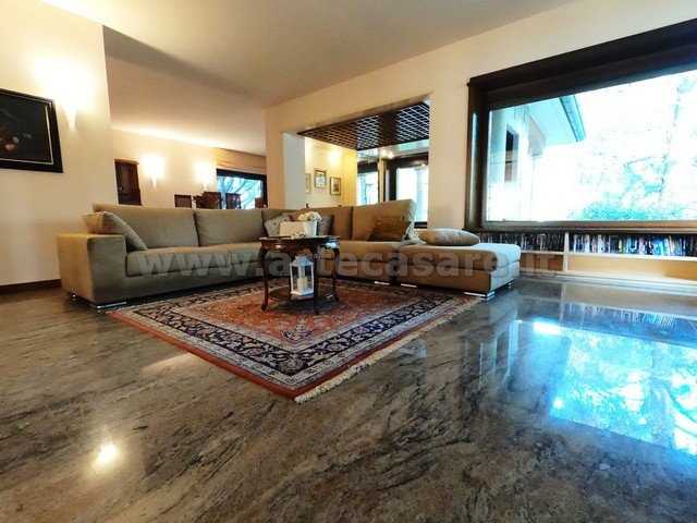 VILLA  - AMPIE METRATURE - PARCO PRIVATO 