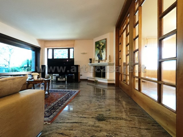 VILLA  - AMPIE METRATURE - PARCO PRIVATO 