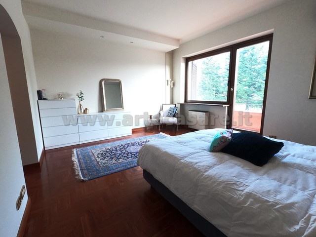 VILLA  - AMPIE METRATURE - PARCO PRIVATO 