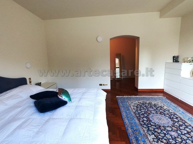 VILLA  - AMPIE METRATURE - PARCO PRIVATO 