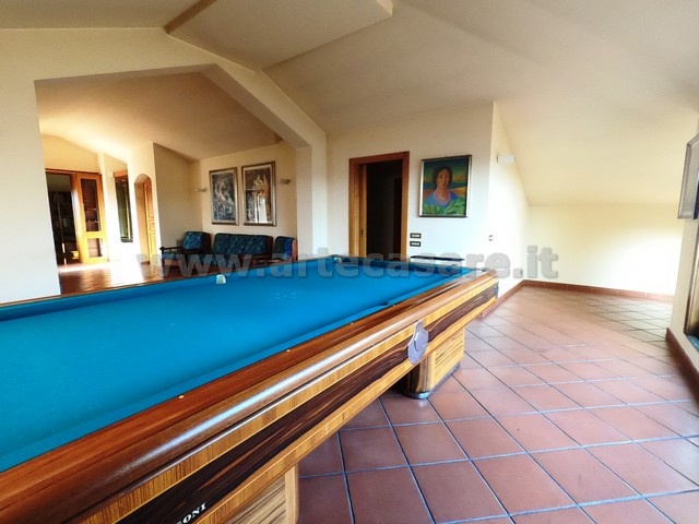 VILLA  - AMPIE METRATURE - PARCO PRIVATO 