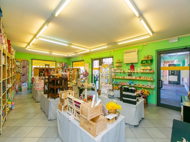 Samarate, Lombardia, 1 Stanza Stanze,1 BagnoBagni,Attività commerciale,Vendita,2833