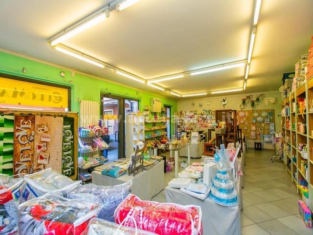 Samarate, Lombardia, 1 Stanza Stanze,1 BagnoBagni,Attività commerciale,Vendita,2833