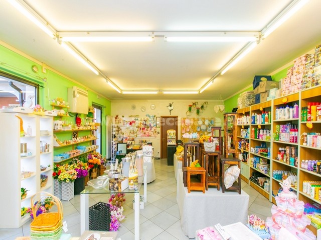 Samarate, Lombardia, 1 Stanza Stanze,1 BagnoBagni,Attività commerciale,Vendita,2833