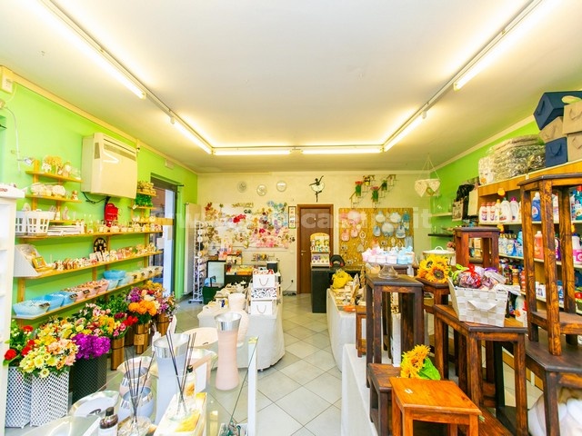 Samarate, Lombardia, 1 Stanza Stanze,1 BagnoBagni,Attività commerciale,Vendita,2833