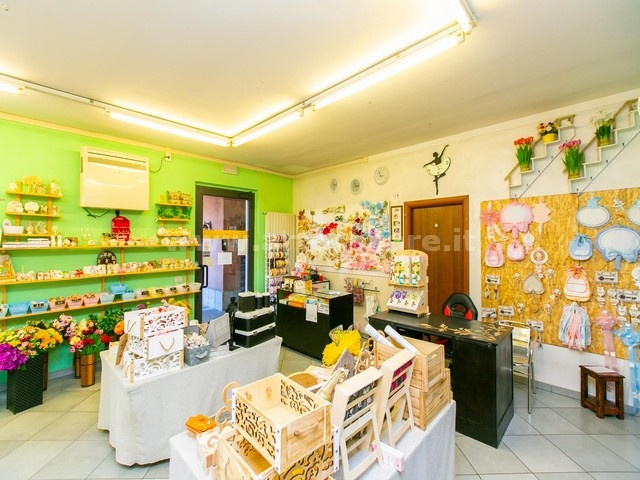 Samarate, Lombardia, 1 Stanza Stanze,1 BagnoBagni,Attività commerciale,Vendita,2833