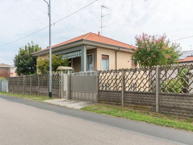Villa Cortese, Lombardia 20035, 2 Camere Letto Camere Letto, 4 Stanze Stanze,2 BagniBagni,Villa,Vendita,3325