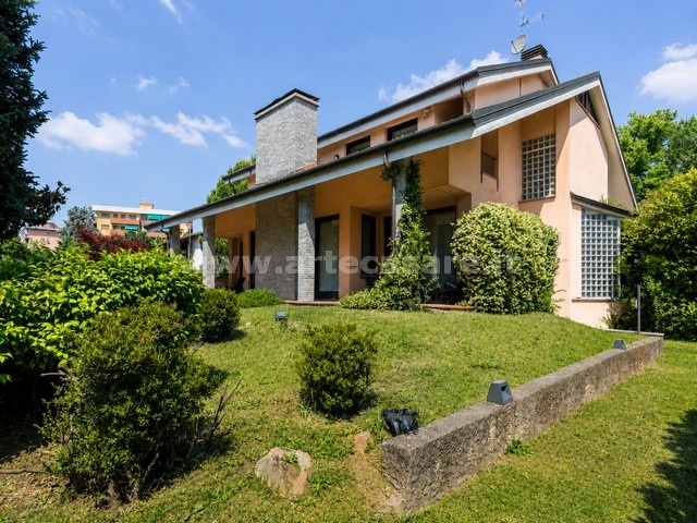 Busto Arsizio, Lombardia, 6 Stanze da Letto Stanze da Letto, 7 Stanze Stanze,5 BathroomsBathrooms,Villa,Vendita Usato,0,3493