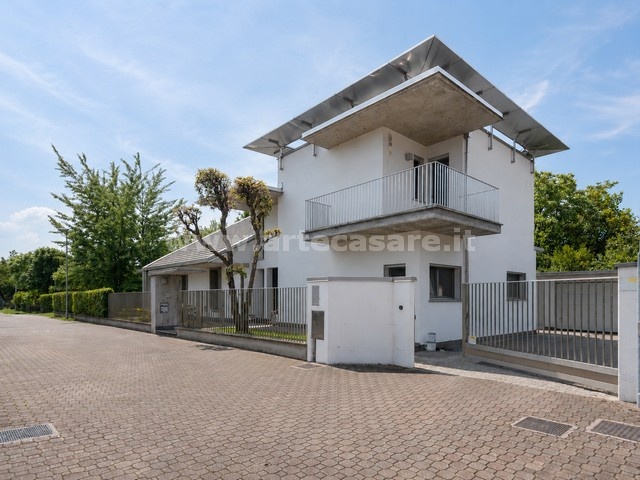 Busto Garolfo, Lombardia 20038, 3 Stanze da Letto Stanze da Letto, 4 Stanze Stanze,2 BathroomsBathrooms,Villa,Vendita Usato,0,3513